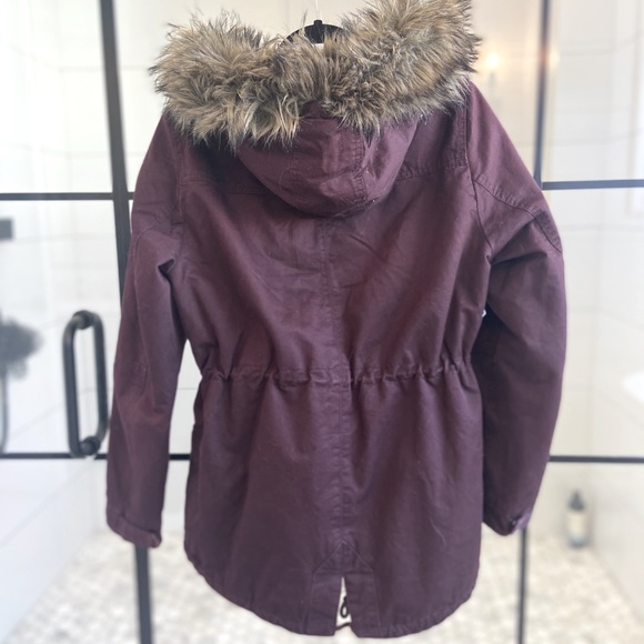 Burgundy coat with detachable faux fur - Picture 2 of 3